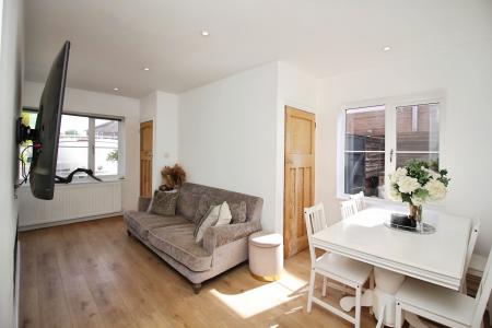 2 bedroom Semi-detached house for sale in Queniborough Road, Queniborough, LE7