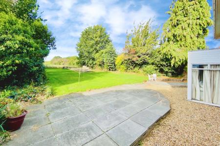 5 bedroom Detached house for sale in Rectory Road, Wanlip, LE7