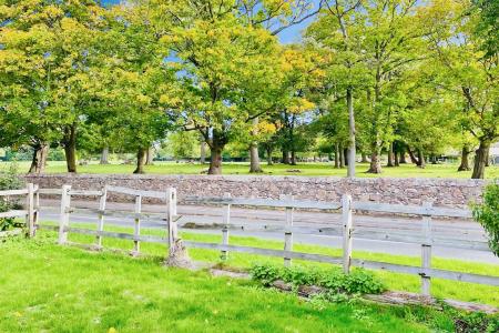 5 bedroom Detached house for sale in Rectory Road, Wanlip, LE7