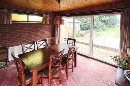 5 bedroom Detached house for sale in Rectory Road, Wanlip, LE7