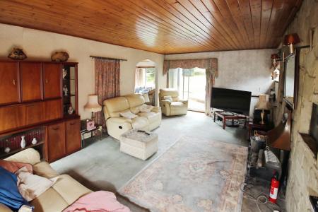 5 bedroom Detached house for sale in Rectory Road, Wanlip, LE7