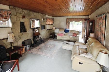 5 bedroom Detached house for sale in Rectory Road, Wanlip, LE7