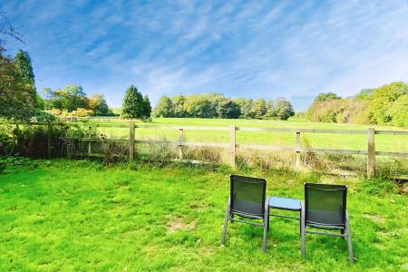 5 bedroom Detached house for sale in Rectory Road, Wanlip, LE7