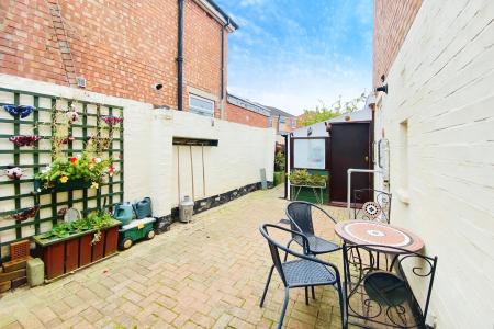 3 bedroom Semi-detached house for sale in Roseway, Leicester, LE4