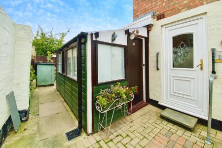 3 bedroom Semi-detached house for sale in Roseway, Leicester, LE4