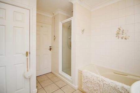 3 bedroom Detached bungalow for sale in Roundhill Close, Syston, LE7