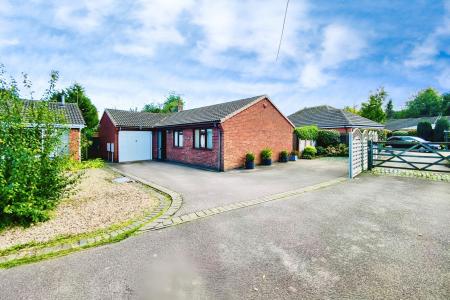 3 bedroom Detached bungalow for sale in Roundhill Close, Syston, LE7
