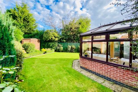 3 bedroom Detached bungalow for sale in Roundhill Close, Syston, LE7