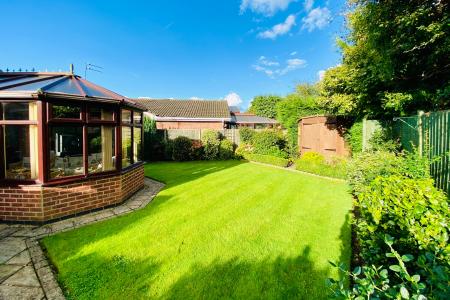 3 bedroom Detached bungalow for sale in Roundhill Close, Syston, LE7