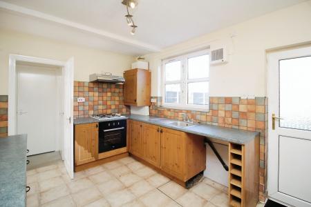 3 bedroom Semi-detached house for sale in Sandford Road, Syston, LE7
