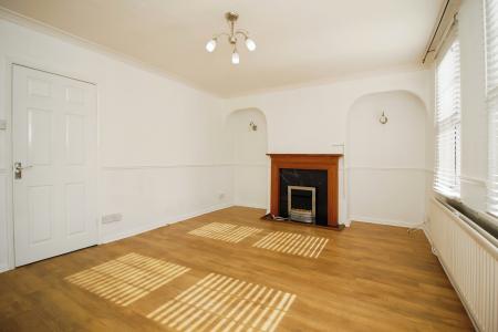 3 bedroom Semi-detached house for sale in Sandford Road, Syston, LE7