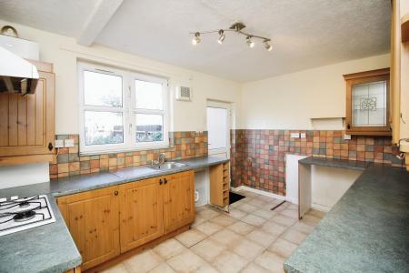 3 bedroom Semi-detached house for sale in Sandford Road, Syston, LE7