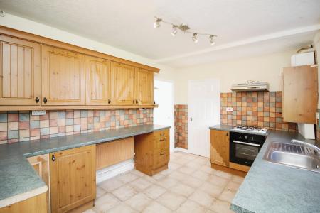 3 bedroom Semi-detached house for sale in Sandford Road, Syston, LE7