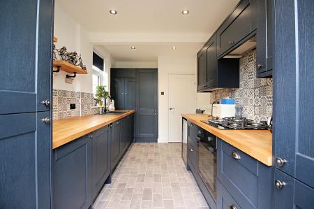 3 bedroom Semi-detached house for sale in Sandford Road, Syston, LE7