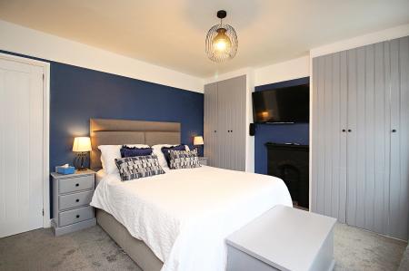 3 bedroom Semi-detached house for sale in Sandford Road, Syston, LE7