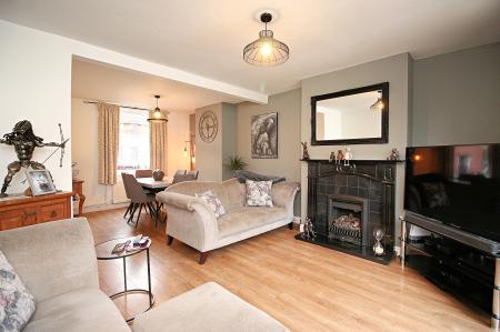 3 bedroom Semi-detached house for sale in Sandford Road, Syston, LE7