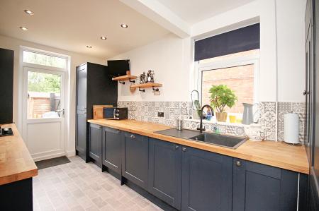 3 bedroom Semi-detached house for sale in Sandford Road, Syston, LE7