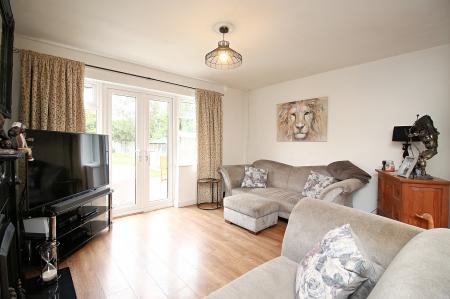 3 bedroom Semi-detached house for sale in Sandford Road, Syston, LE7