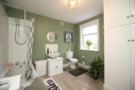 3 bedroom Terraced House for sale in Sandford Road, Syston, LE7