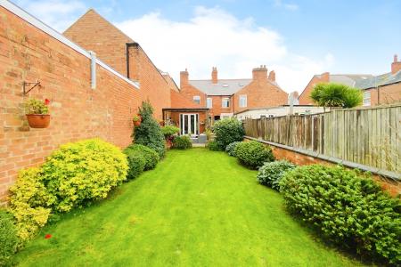 3 bedroom Terraced House for sale in Sandford Road, Syston, LE7