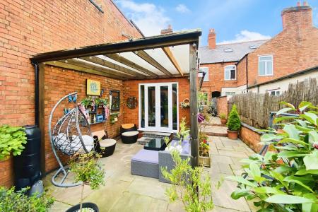 3 bedroom Terraced House for sale in Sandford Road, Syston, LE7