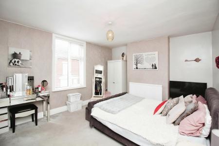 3 bedroom Terraced House for sale in Sandford Road, Syston, LE7