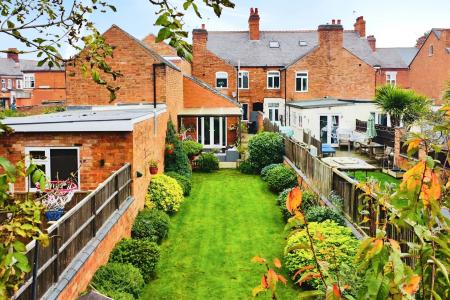 3 bedroom Terraced House for sale in Sandford Road, Syston, LE7