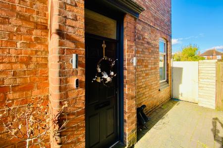 2 bedroom Semi-detached house for sale in Sandford Road, Syston, LE7