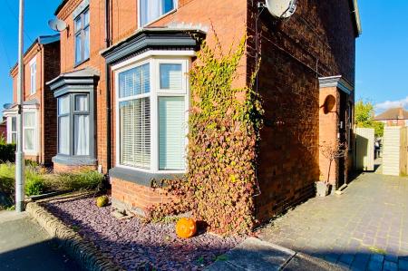 2 bedroom Semi-detached house for sale in Sandford Road, Syston, LE7