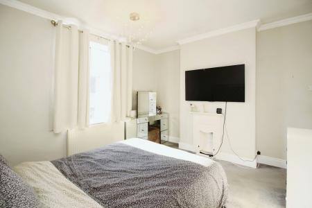 2 bedroom Semi-detached house for sale in Sandford Road, Syston, LE7