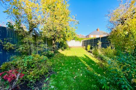 2 bedroom Semi-detached house for sale in Sandford Road, Syston, LE7