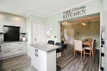 3 bedroom Semi-detached house for sale in Sandiacre Drive, Thurmaston, LE4