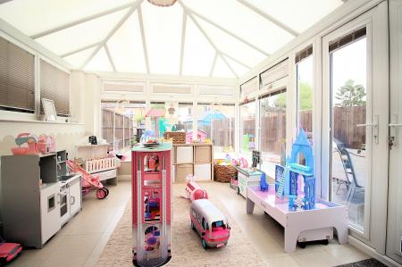 3 bedroom Semi-detached house for sale in Sandiacre Drive, Thurmaston, LE4