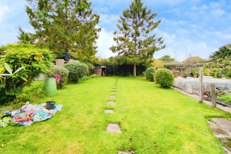 3 bedroom Semi-detached house for sale in South Avenue, Leicester Forest East, LE3