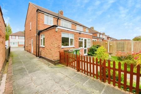 3 bedroom Semi-detached house for sale in South Avenue, Leicester Forest East, LE3