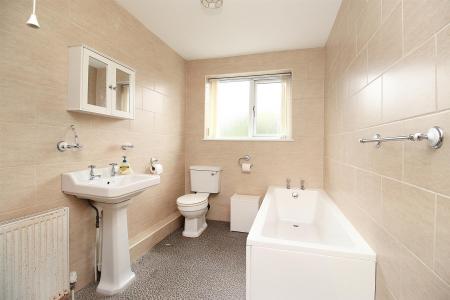 4 bedroom Semi-detached house for sale in Southfield Avenue, Syston, LE7