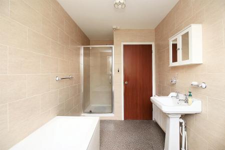 4 bedroom Semi-detached house for sale in Southfield Avenue, Syston, LE7