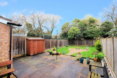 4 bedroom Semi-detached house for sale in Southfield Avenue, Syston, LE7