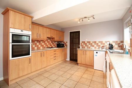 4 bedroom Semi-detached house for sale in Southfield Avenue, Syston, LE7