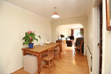 4 bedroom Semi-detached house for sale in Southfield Avenue, Syston, LE7