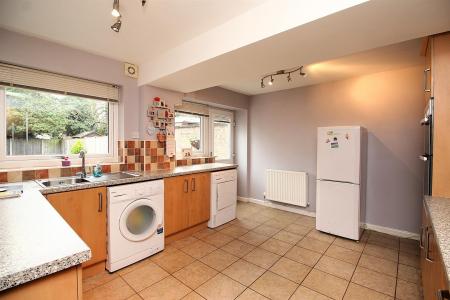 4 bedroom Semi-detached house for sale in Southfield Avenue, Syston, LE7