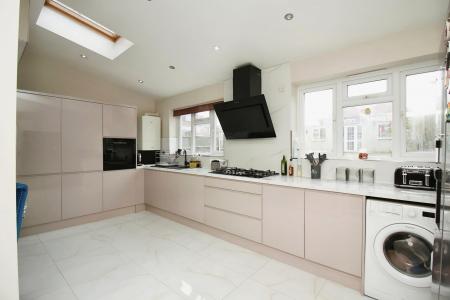 5 bedroom End of terrace house for sale in Springdale Road, Thurmaston, LE4