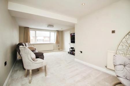 5 bedroom End of terrace house for sale in Springdale Road, Thurmaston, LE4