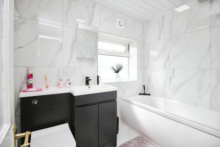 5 bedroom End of terrace house for sale in Springdale Road, Thurmaston, LE4