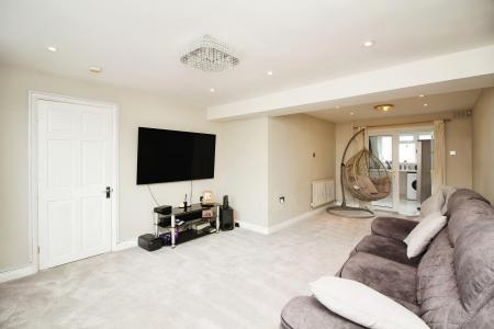 5 bedroom End of terrace house for sale in Springdale Road, Thurmaston, LE4