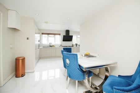 5 bedroom End of terrace house for sale in Springdale Road, Thurmaston, LE4