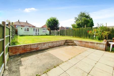 5 bedroom End of terrace house for sale in Springdale Road, Thurmaston, LE4