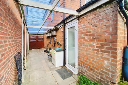 3 bedroom End of terrace house for sale in Springdale Road, Thurmaston, LE4