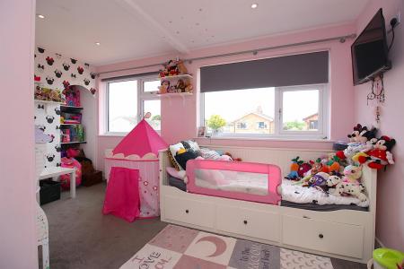 4 bedroom Semi-detached house for sale in Squirrels Corner, East Goscote, LE7