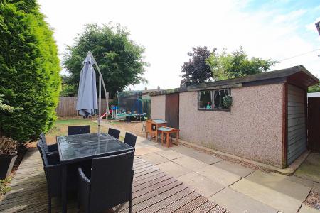 4 bedroom Semi-detached house for sale in Squirrels Corner, East Goscote, LE7